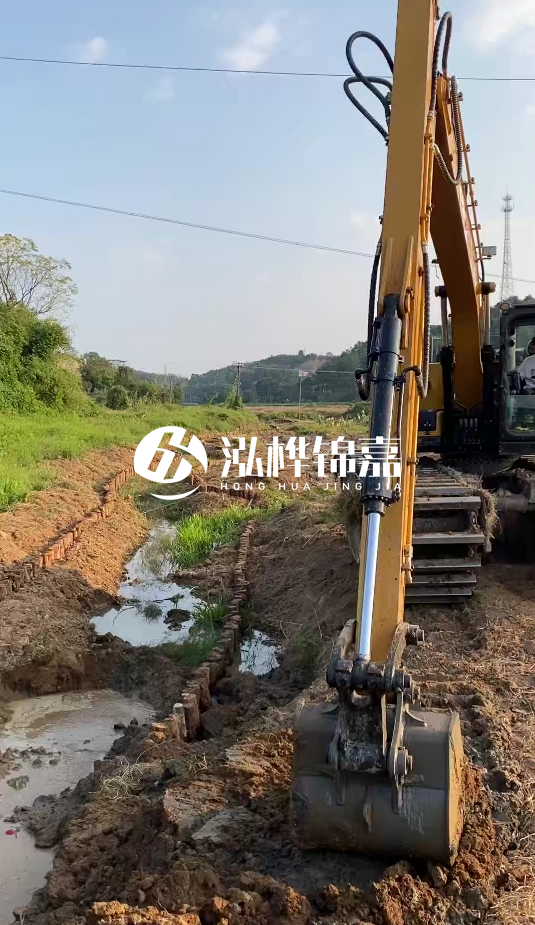 青島河道清淤專業(yè)施工-水挖機清淤適合哪些河道狀況？